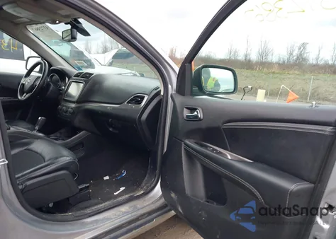 2018 Dodge Journey Crossroad z USA, uszkodzony, nr VIN 3C4PDCGG1JT156947